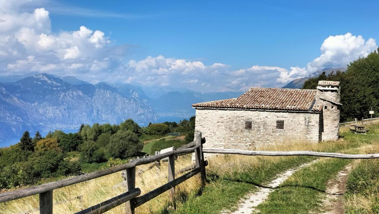 Casa Il Volo Apartment San Zeno di Montagna Luaran gambar