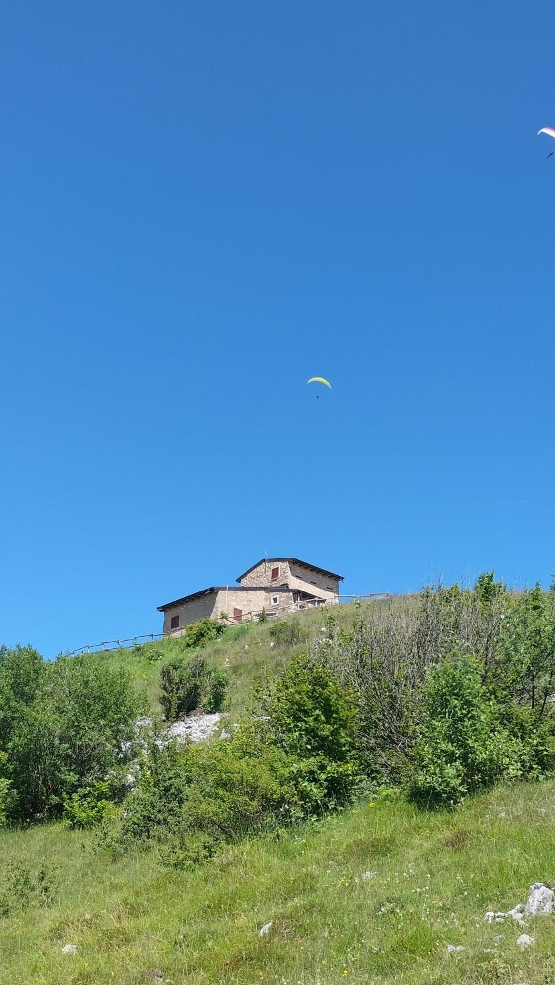 Casa Il Volo Apartment San Zeno di Montagna Luaran gambar